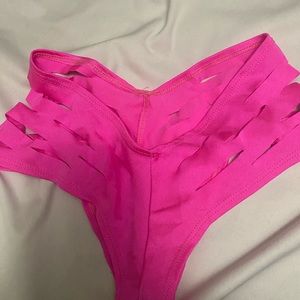 Exotic wear ripped shorts